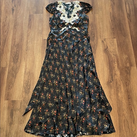 Dõen Coraline Lace Detail Floral Satin Maxi Dress - Picture 5 of 8